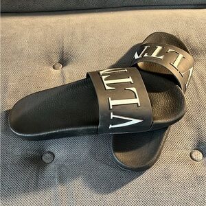 Valentino Flip flops size 43/44.